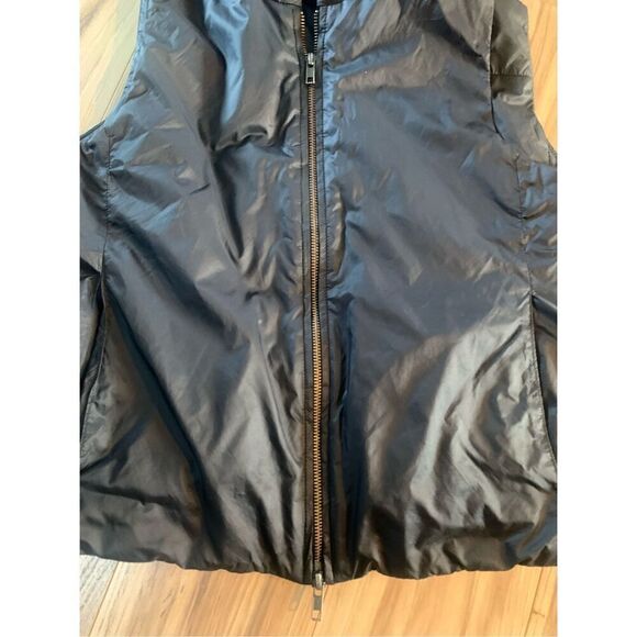 Black Sleeveless Puffer Vest with Hood Lightweight Outdoor Casual - Picture 5 of 10